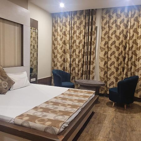 The Aura Grand Hotel & Banquet - A Unit Of Sitara Kollection Hotels Rohtak Eksteriør billede
