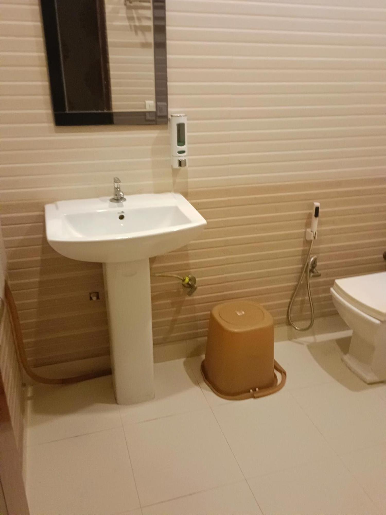 The Aura Grand Hotel & Banquet - A Unit Of Sitara Kollection Hotels Rohtak Eksteriør billede