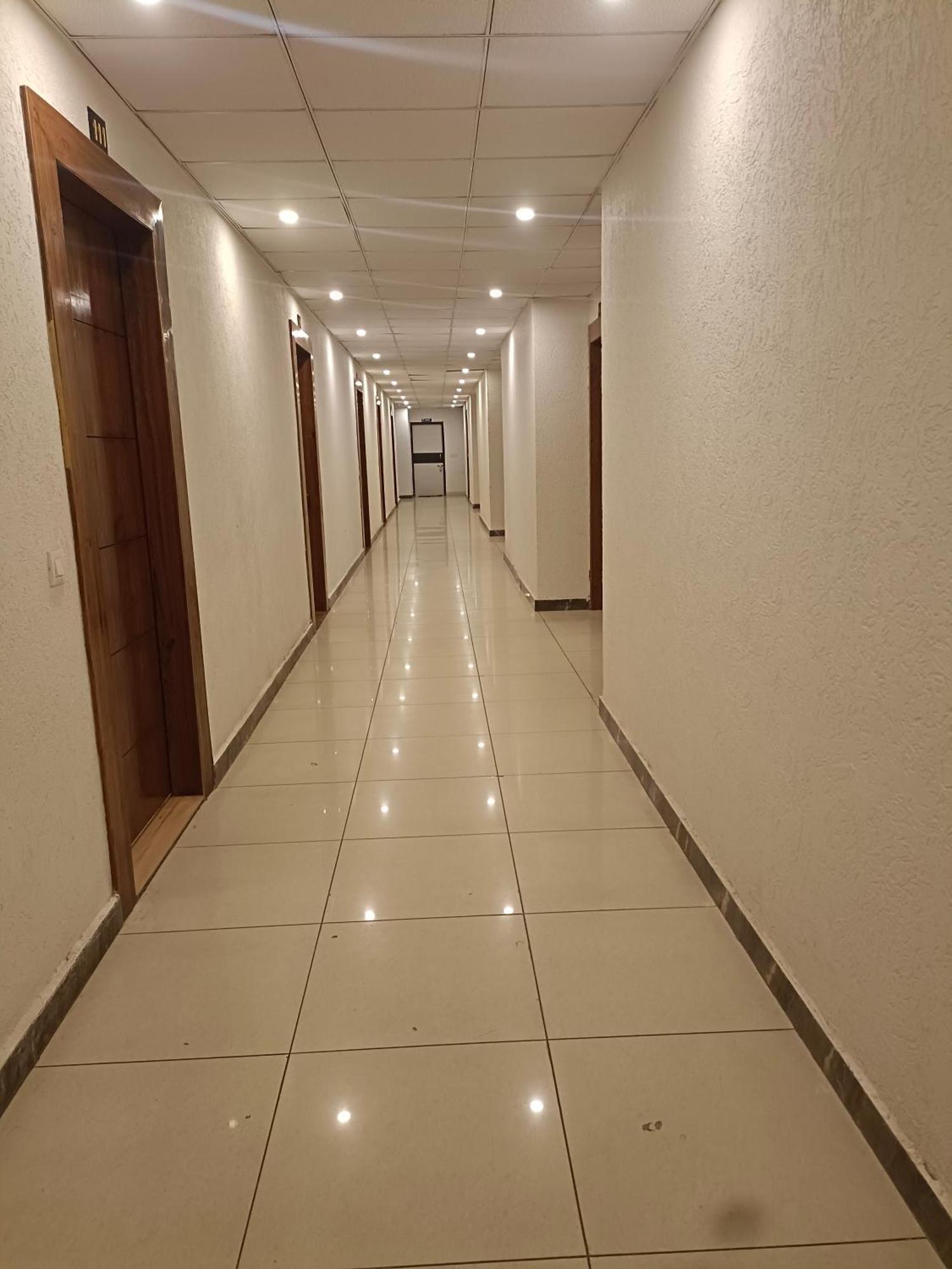 The Aura Grand Hotel & Banquet - A Unit Of Sitara Kollection Hotels Rohtak Eksteriør billede