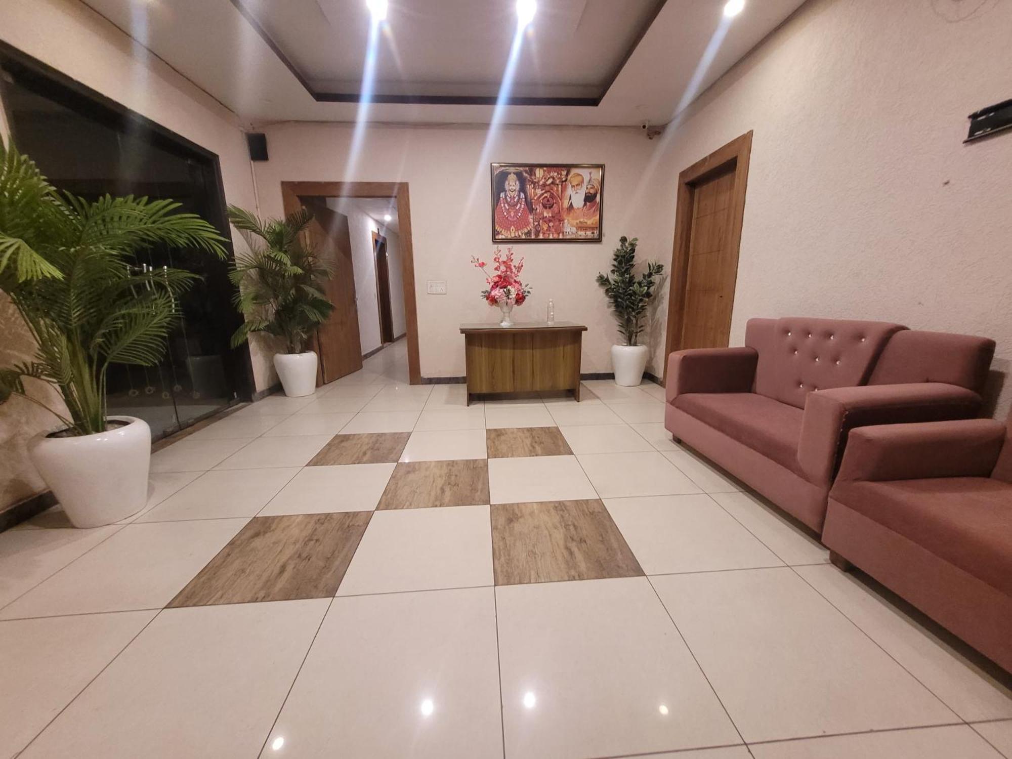 The Aura Grand Hotel & Banquet - A Unit Of Sitara Kollection Hotels Rohtak Eksteriør billede